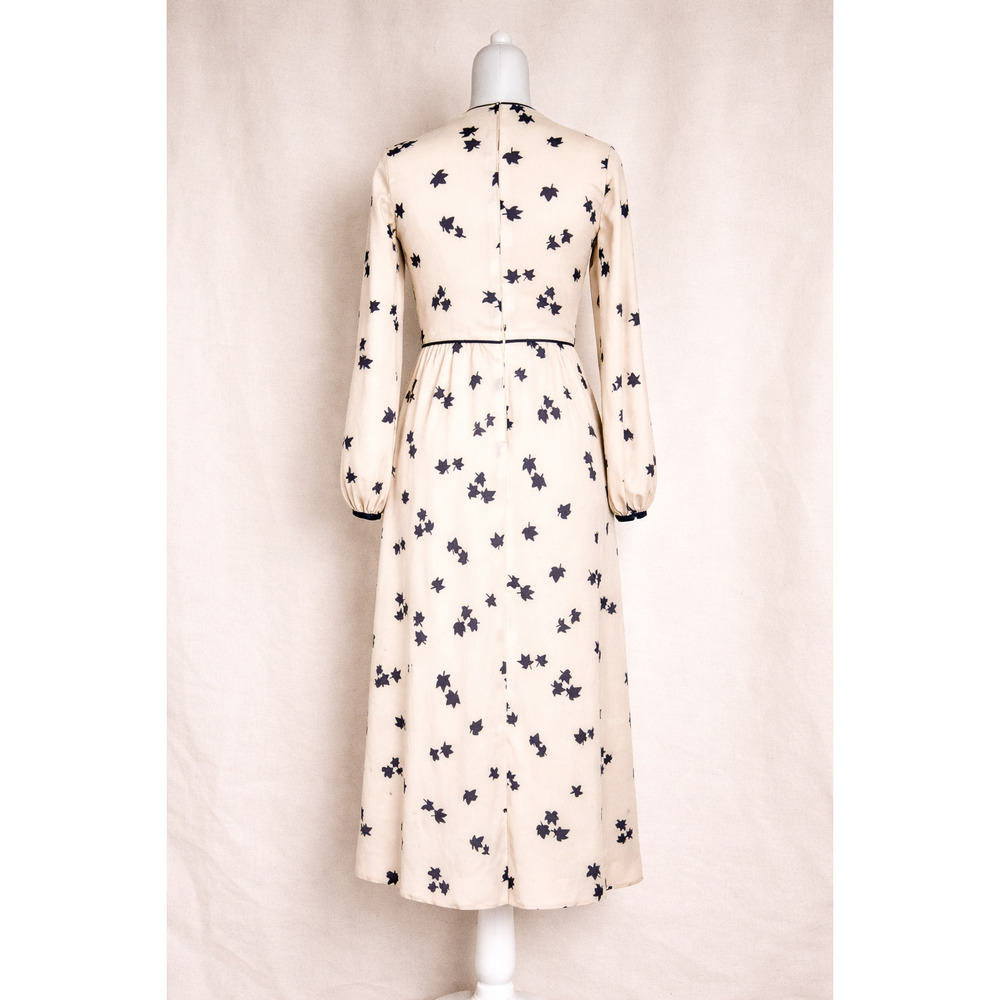 Vintage 1970s Cream & Navy Long Sleeve Maple Leaf Print Midi Dress | Women's 4 - Picture 5 of 9